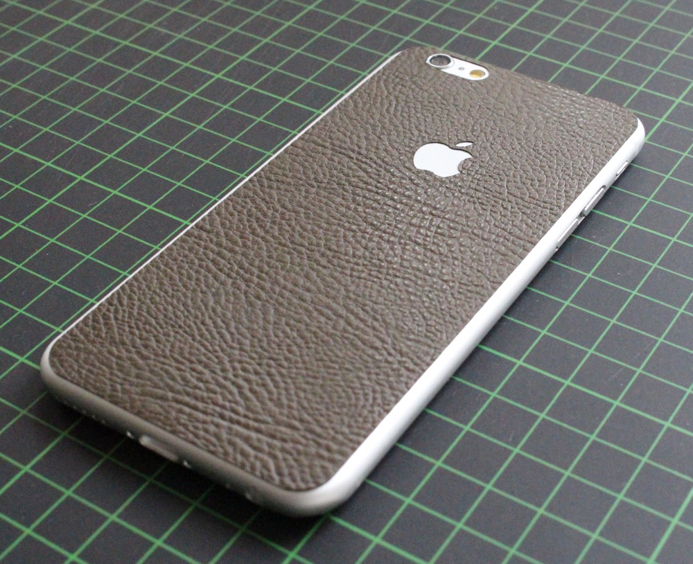iPhone 6 / 6S / 6 Plus / 6S Plus / 7 Aufkleber / Sticker / Skin. 3D Aufkleber für die Rückseite. - Braunes Leder