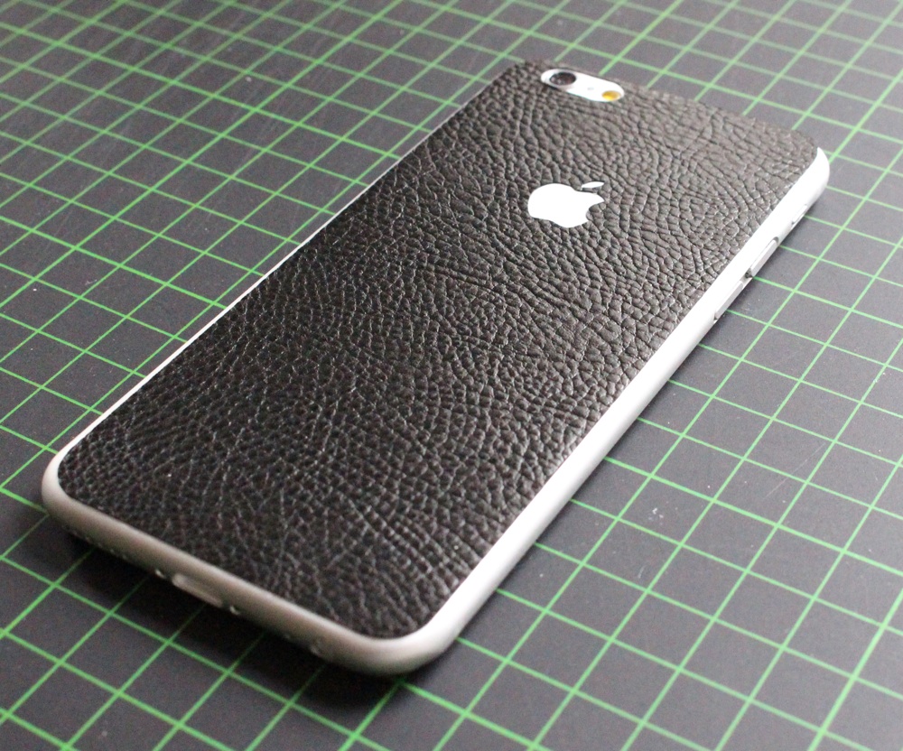 iPhone 6 / 6S / 6 Plus / 6S Plus / 7 Aufkleber / Sticker / Skin. 3D Aufkleber für die Rückseite. - Schwarzes Leder