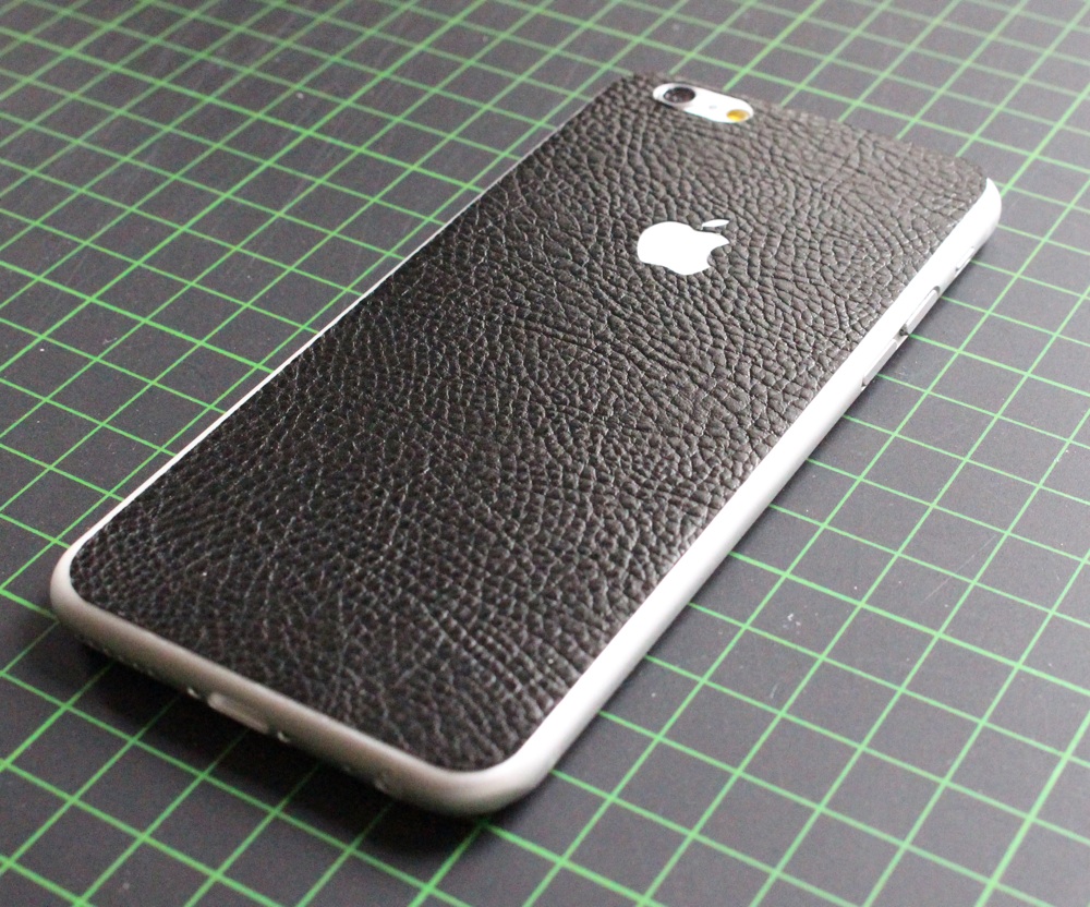 iPhone 6 / 6S / 6 Plus / 6S Plus / 7 Aufkleber / Sticker / Skin. 3D Aufkleber für die Rückseite. - Schwarzes Leder iPhone 6 / 6S / 6 Plus / 6S Plus / 7 Aufkleber / Sticker / Skin. 3D Aufkleber für die Rückseite. - Schwarzes Leder