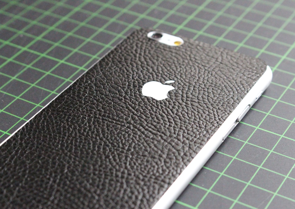 iPhone 6 / 6S / 6 Plus / 6S Plus / 7 Aufkleber / Sticker / Skin. 3D Aufkleber für die Rückseite. - Schwarzes Leder