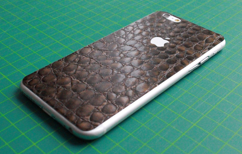 iPhone 6 / 6S / 6 Plus / 6S Plus / 7 Aufkleber / Sticker / Skin. 3D Aufkleber für die Rückseite. - Alligator Leder braun