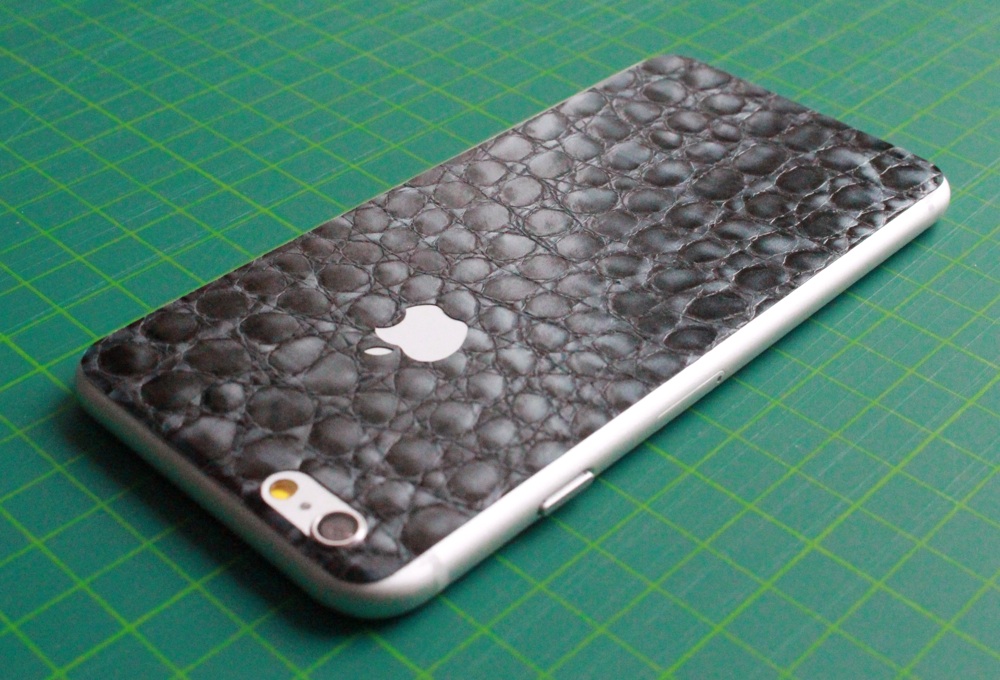 iPhone 6 / 6S / 6 Plus / 6S Plus / 7 Aufkleber / Sticker / Skin. 3D Aufkleber für die Rückseite. - Alligator Leder, grau