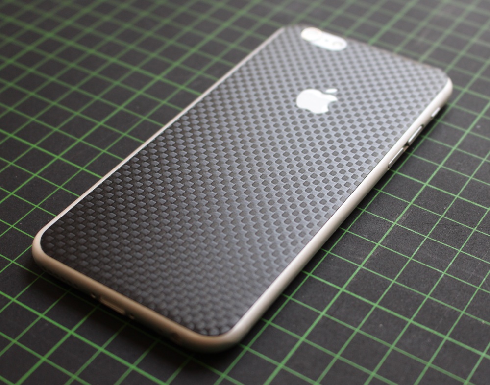 iPhone 6 / 6S / 6 Plus / 6S Plus / 7 Aufkleber / Sticker / Skin. 3D Aufkleber für die Rückseite. - Carbon schwarz - Chessboard iPhone 6 / 6S / 6 Plus / 6S Plus / 7 Aufkleber / Sticker / Skin. 3D Aufkleber für die Rückseite. - Carbon schwarz - Chessboard